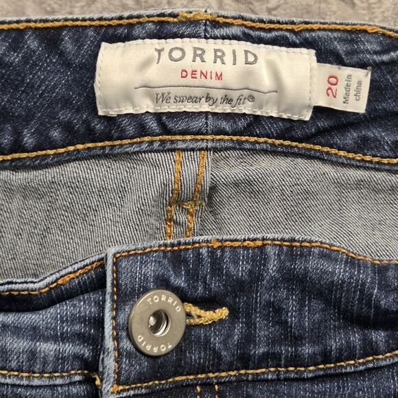 Torrid Stretch Boyfriend Straight Jeans Size 20‎ Blue Pockets Distressed - Picture 2 of 9